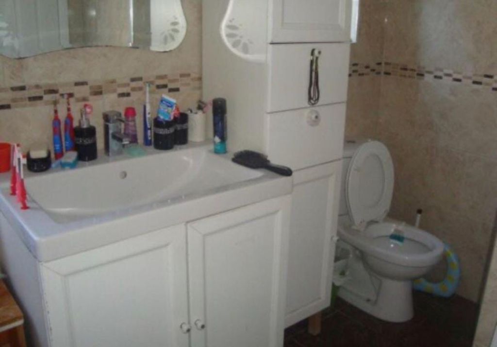 Property photo 2 of 3