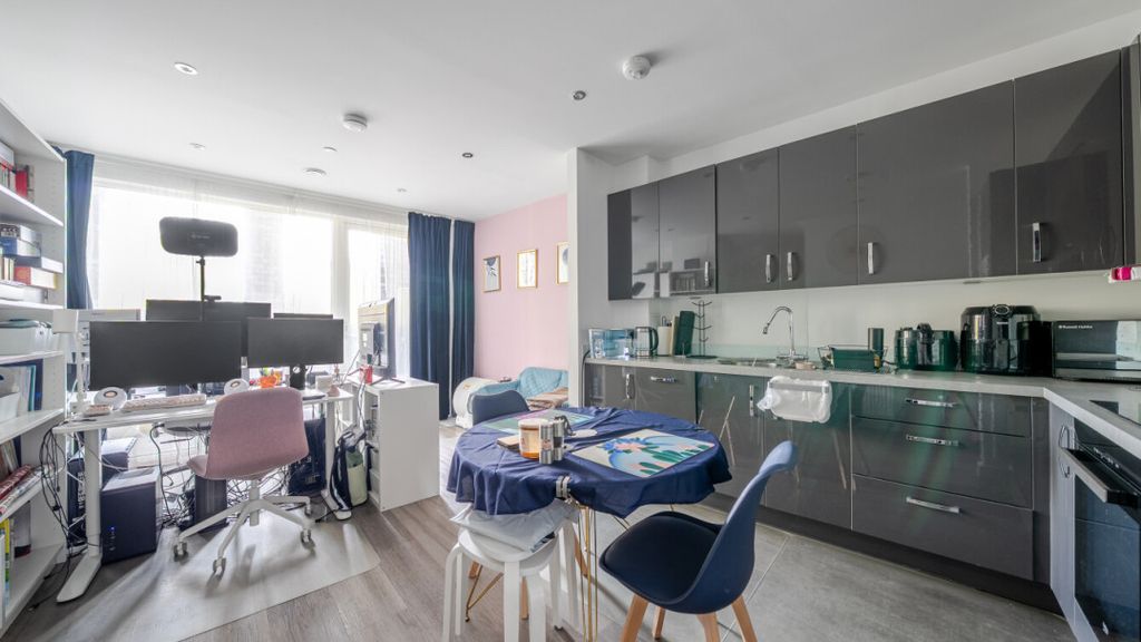 Property photo 1 of 18