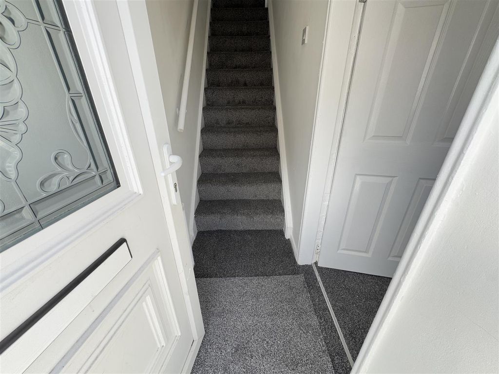 Property photo 2 of 12 Entrance