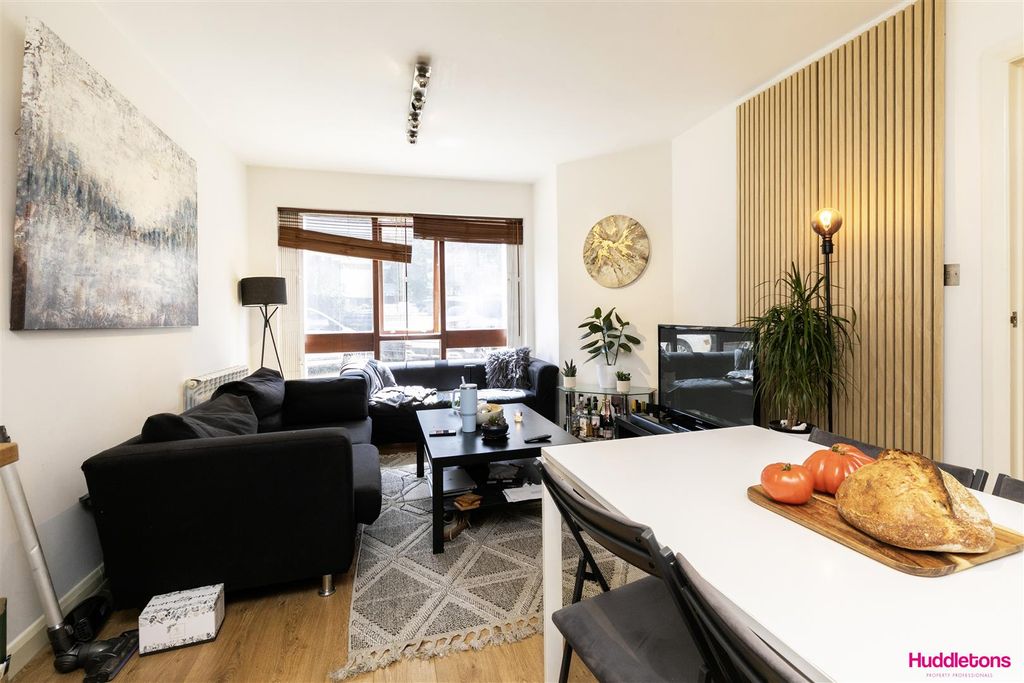 Property photo 2 of 17 F1, 3 Torriano Mews -7.Jpg