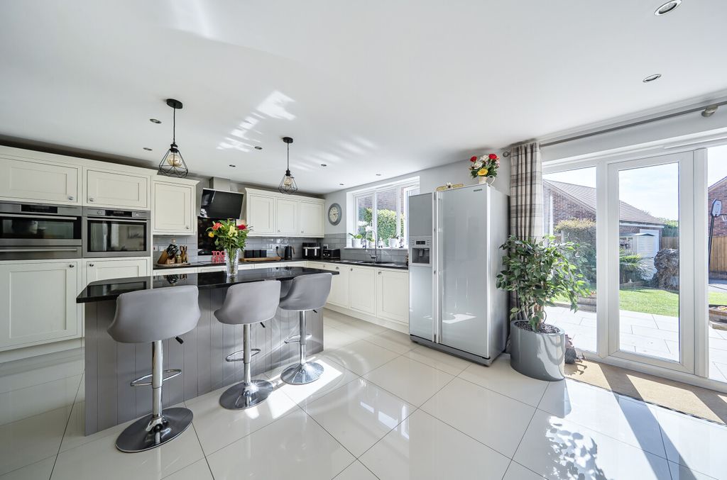 Property photo 3 of 20 14512601669F233d168c50