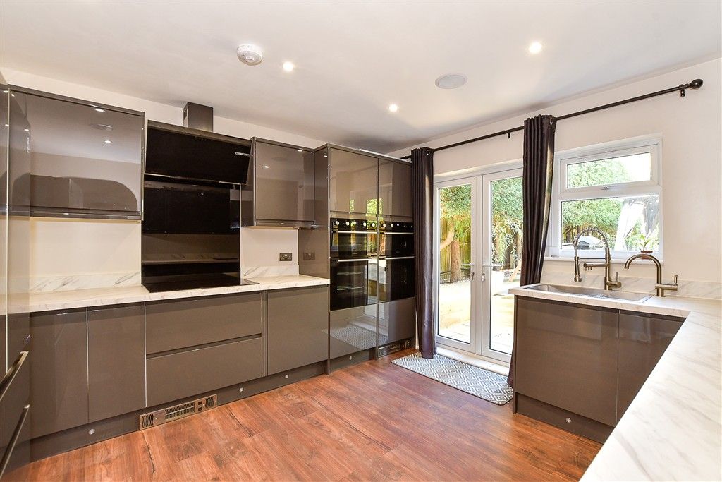 Property photo 3 of 15 Kitchen/ Breakfast Area