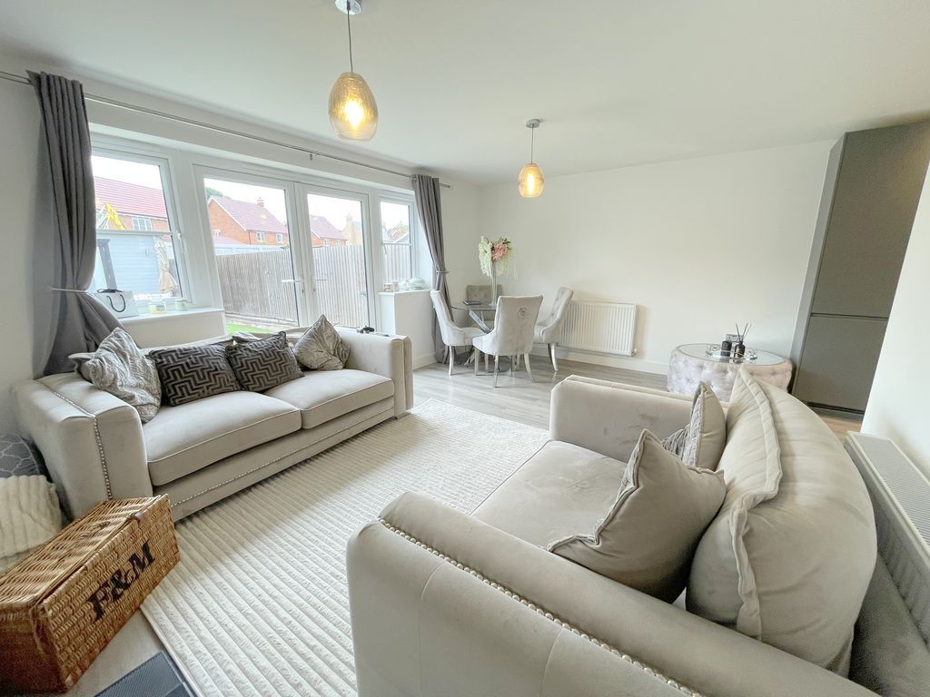 Property photo 3 of 18 Lancaster Way