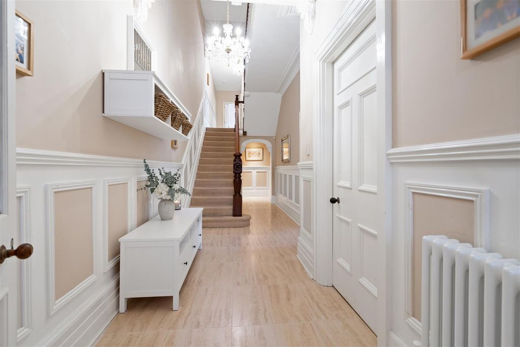 Property photo 2 of 25 Hallway