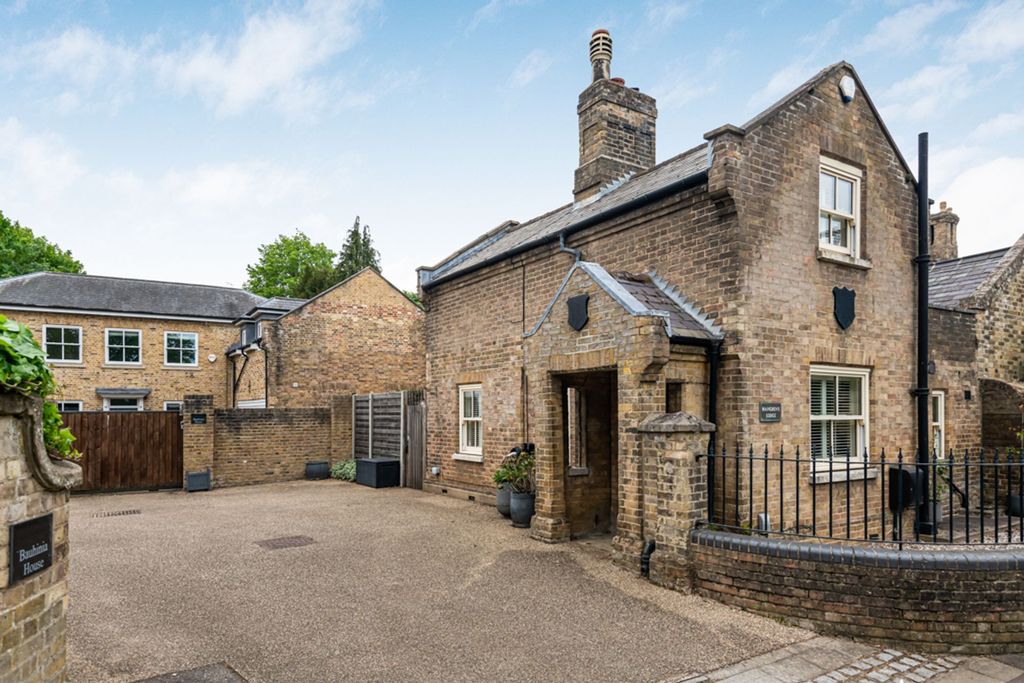 Property photo 1 of 31