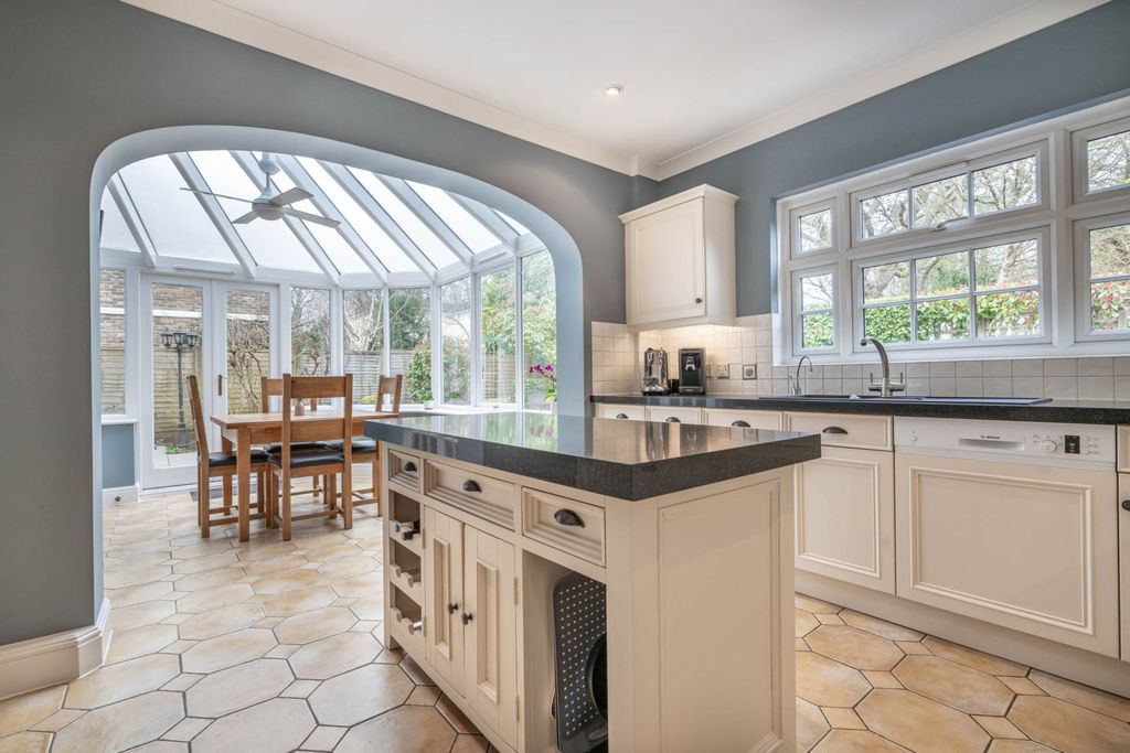 Property photo 3 of 24