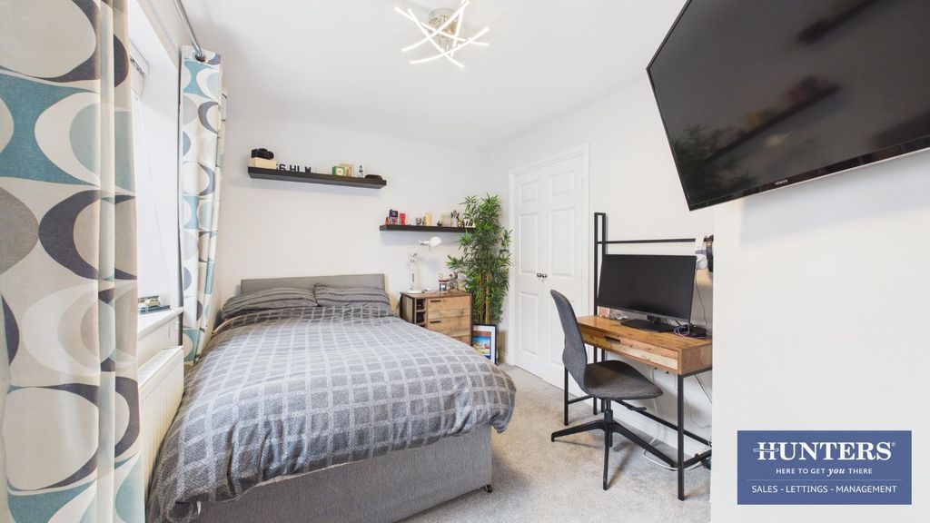 Property photo 3 of 21 Bedroom 3