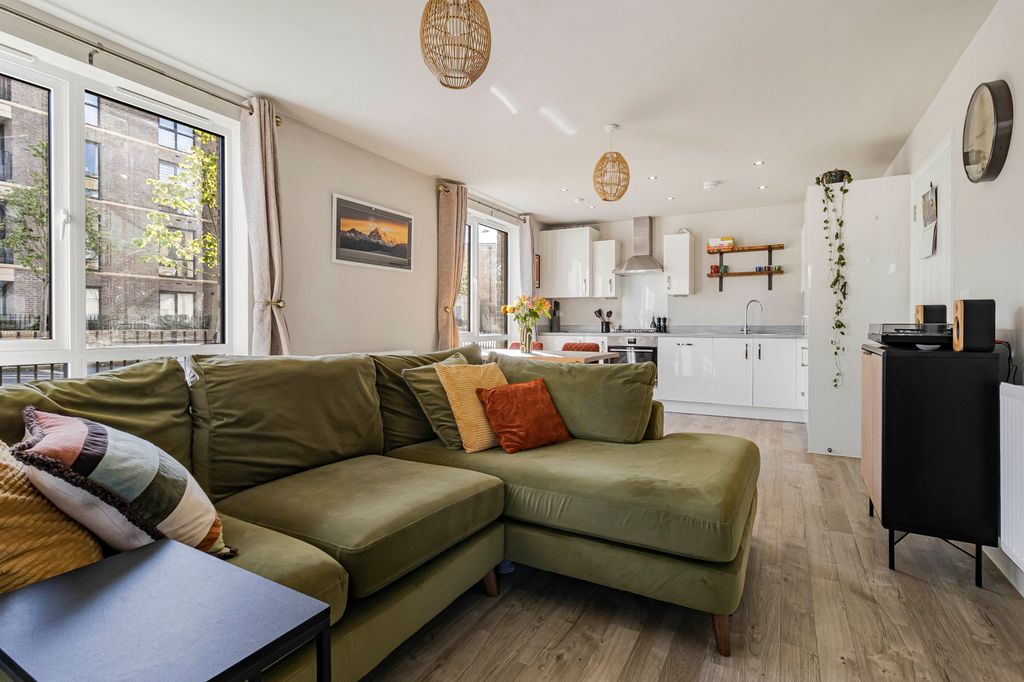 Property photo 3 of 18 1279842