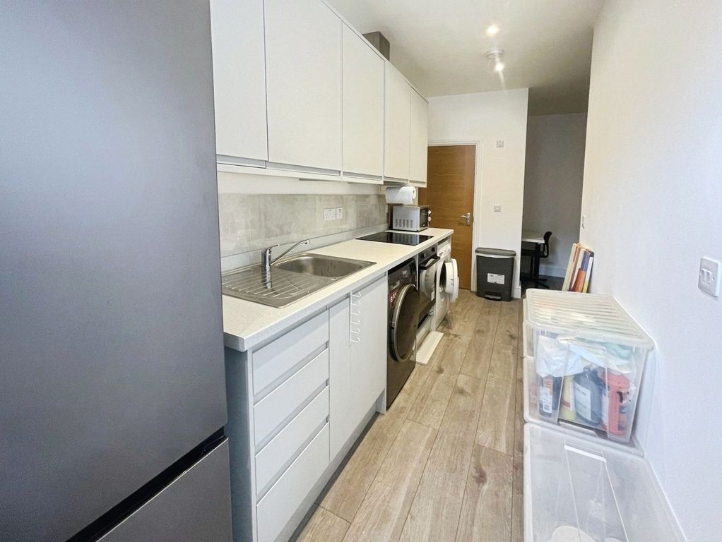 Property photo 2 of 7 Kitchen