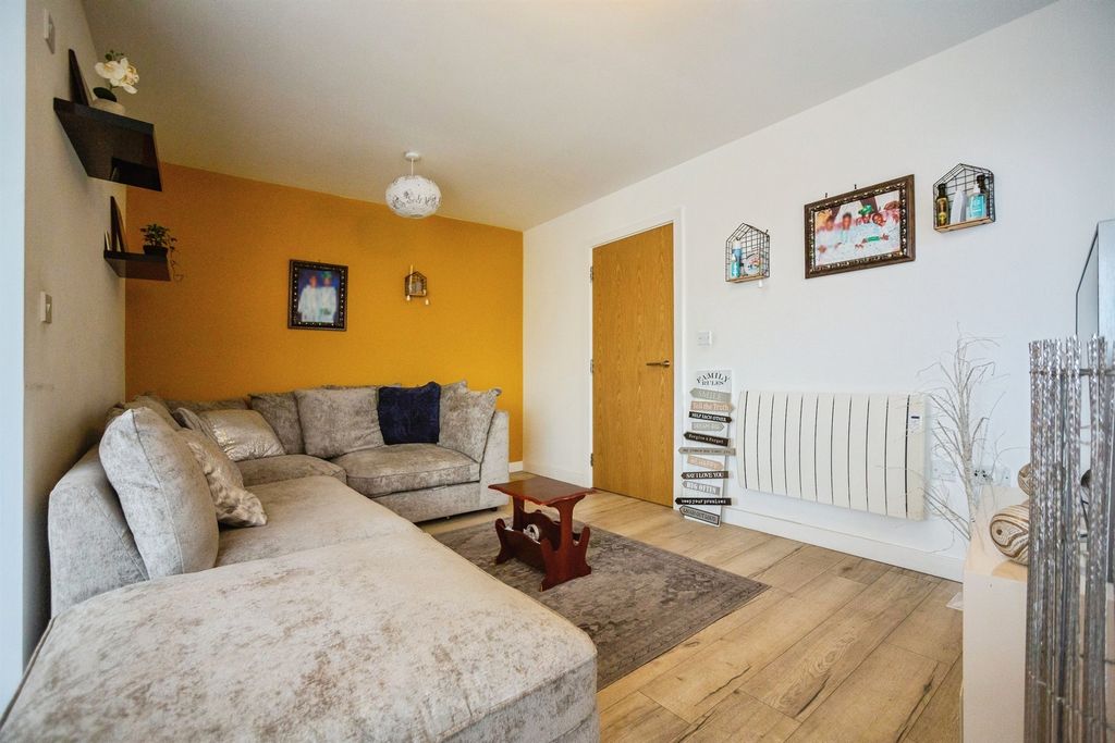 Property photo 2 of 11