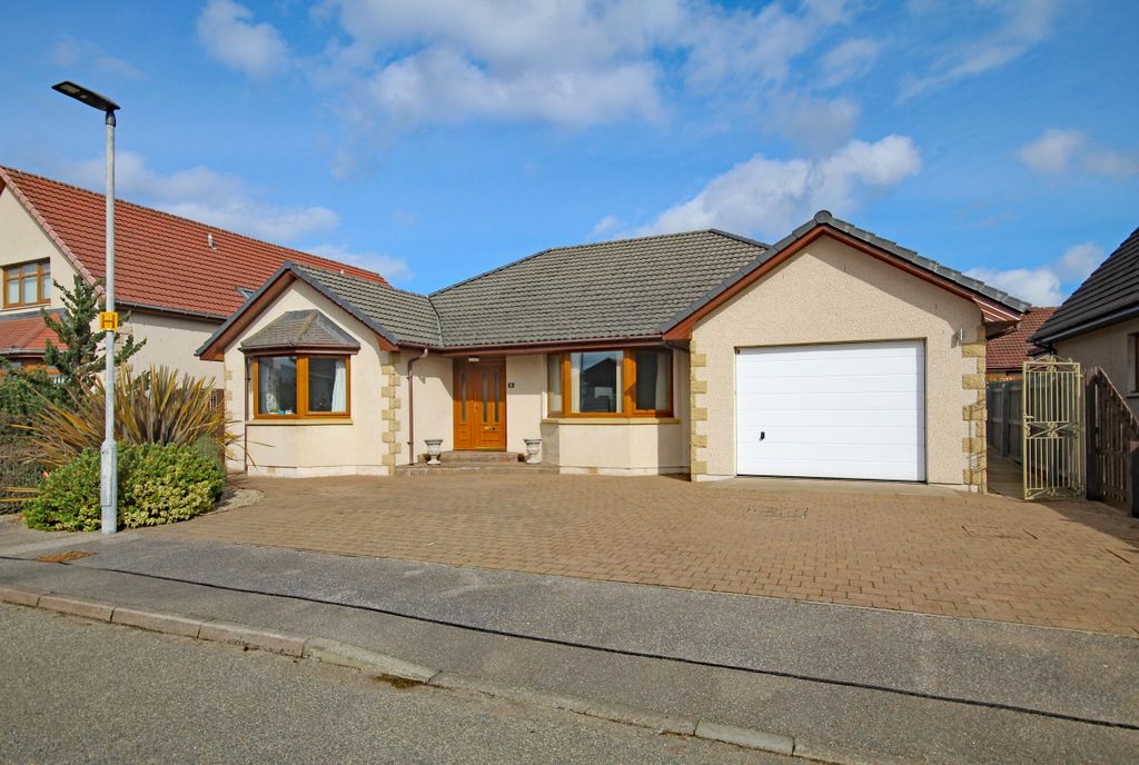 Property photo 1 of 28