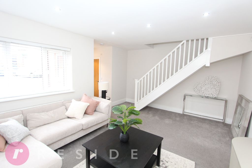 Property photo 3 of 13 Lounge