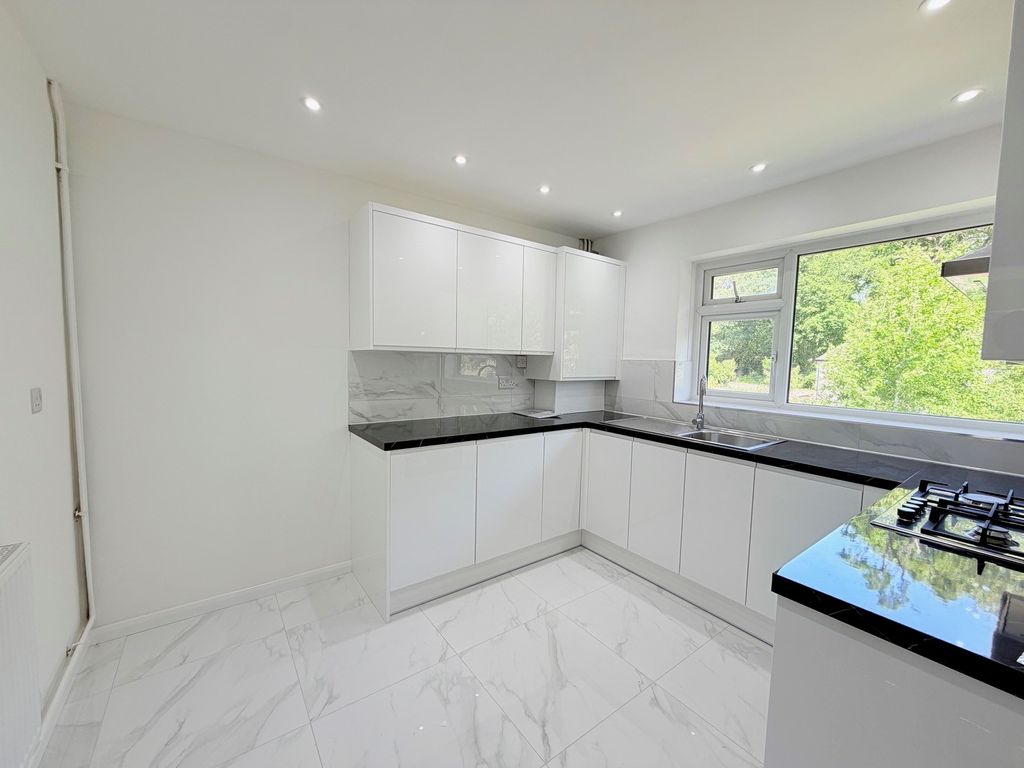 Property photo 2 of 10 1