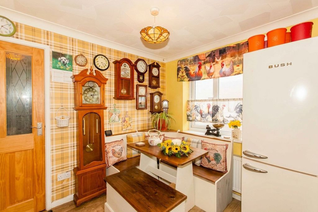 Property photo 3 of 23