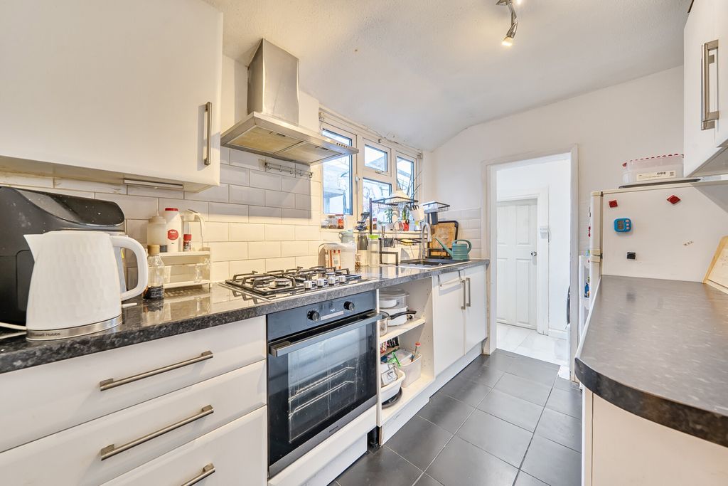 Property photo 1 of 17 Kitchen