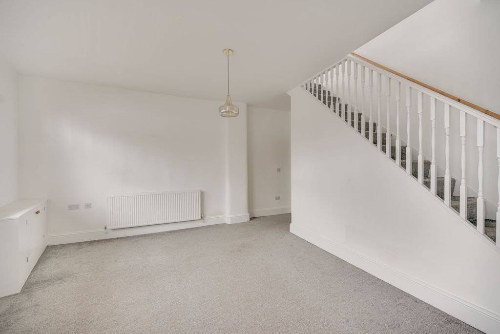 Property photo 2 of 25