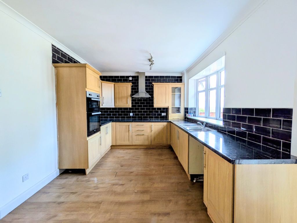 Property photo 2 of 8 1000000934