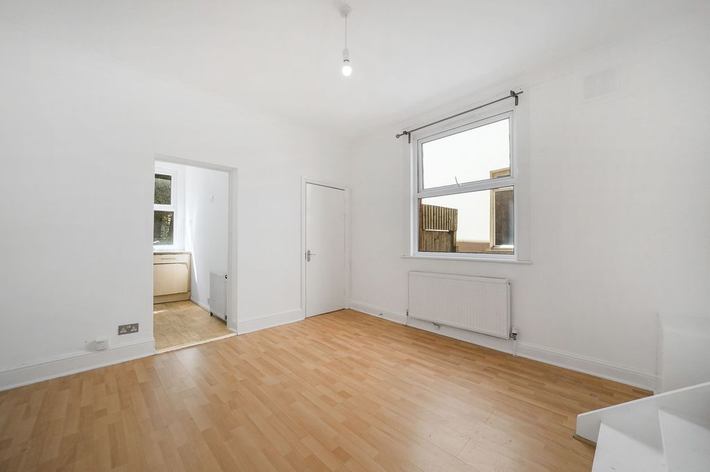 Property photo 2 of 12 17A Chatsworth Road - Iuaoqjtlqtofporj1Ykk