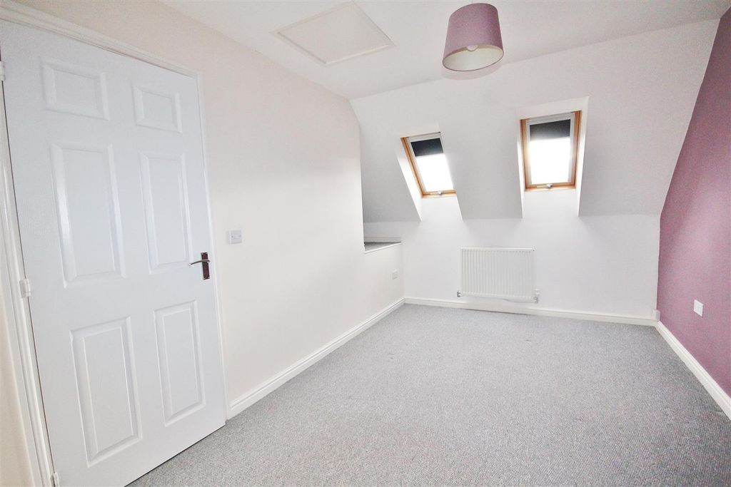 Property photo 3 of 10 Bedroom Three