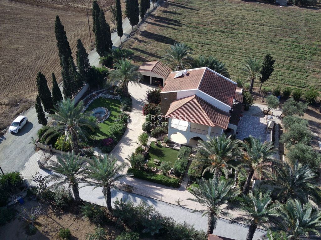 Property photo 3 of 37