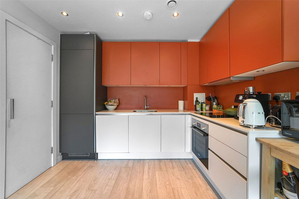 Property photo 3 of 19 Kitchen