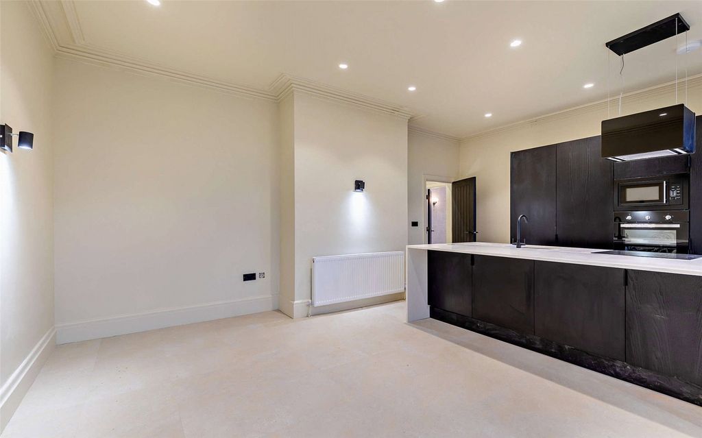 Property photo 3 of 6 Kitchen/Living