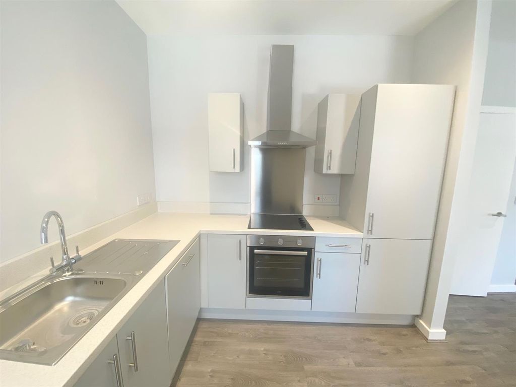Property photo 1 of 11 Kitchen