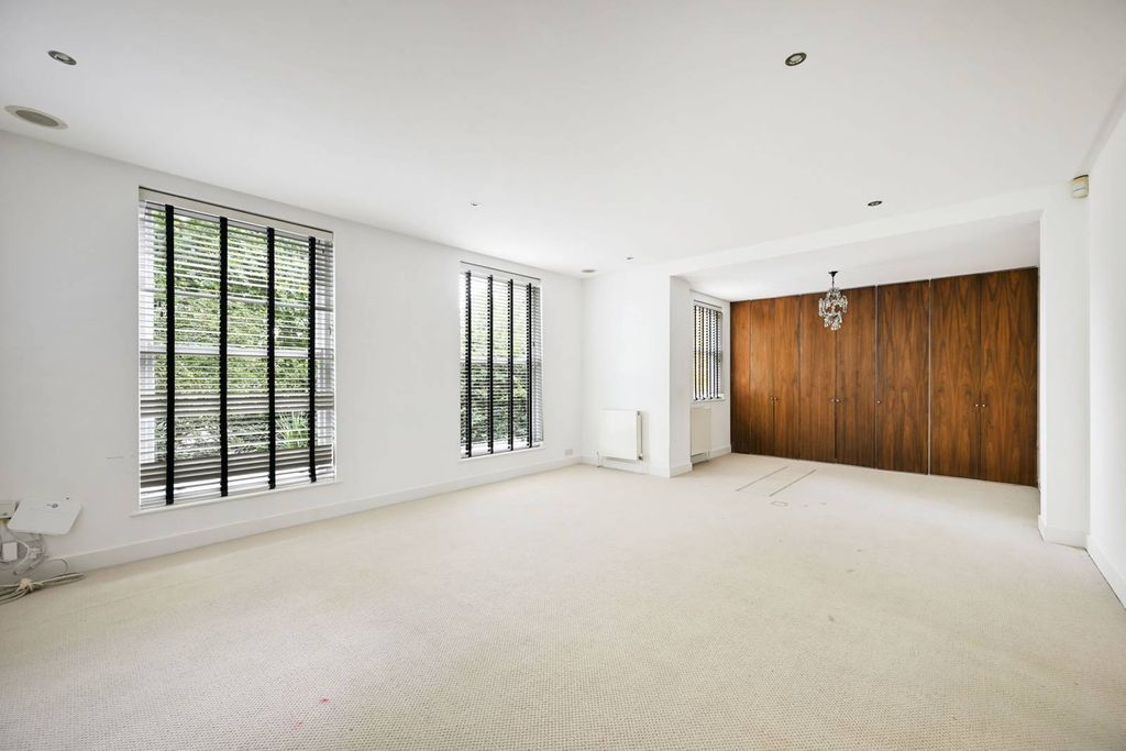 Property photo 1 of 32