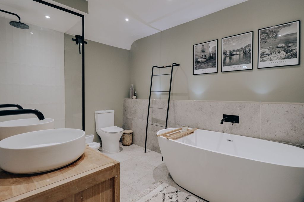 Property photo 3 of 12 Family Bathroom