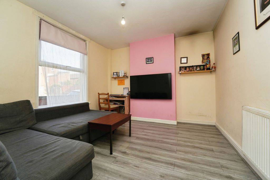 Property photo 3 of 12 Photo