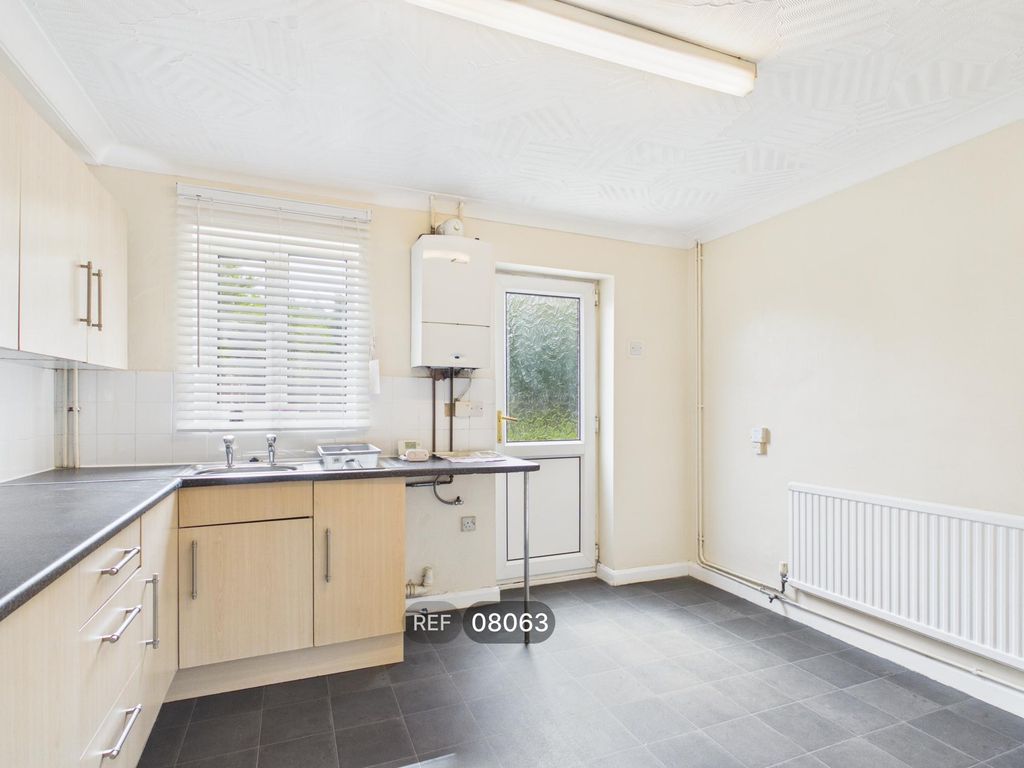 Property photo 3 of 14 Kitchen