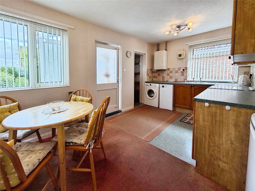 Property photo 3 of 13 Kitchen