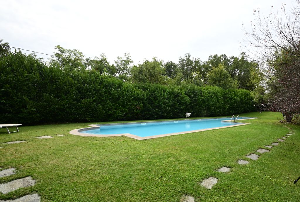 Property photo 2 of 45