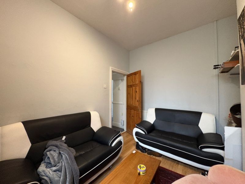 Property photo 2 of 8 305A7210-Cb3B-48A6-A068-99d05Ea89Db6-Thumbnail
