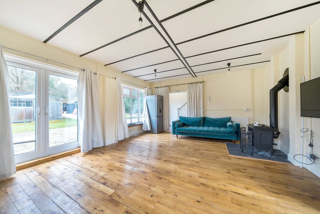 Property photo 2 of 9 Living