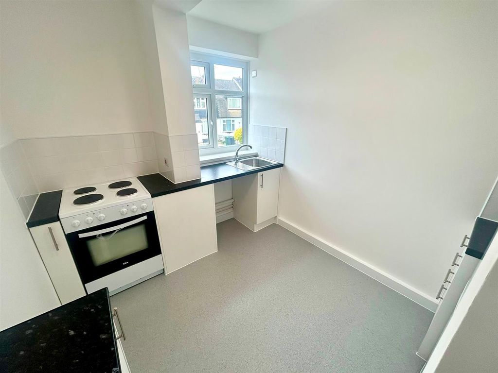 Property photo 2 of 10 Kitchen 1.Jpg