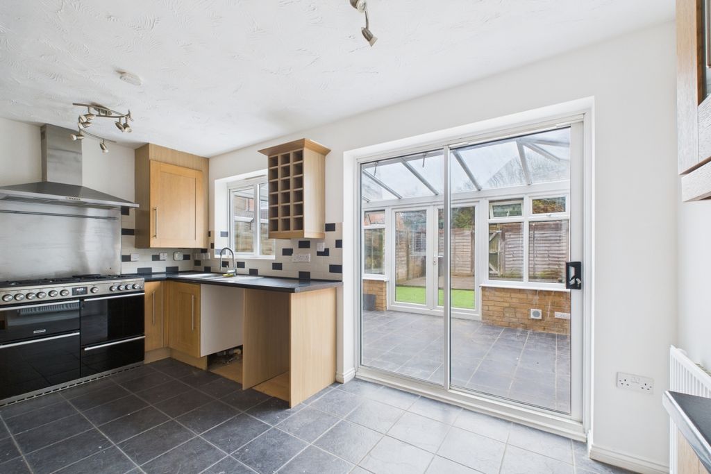 Property photo 3 of 11 Kitchen Diner