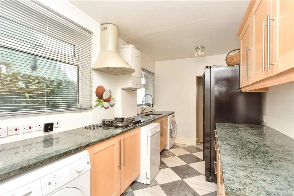 Property photo 2 of 9 Kitchen