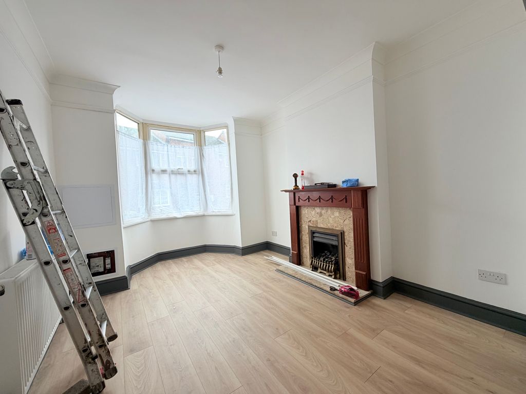 Property photo 2 of 11 Image