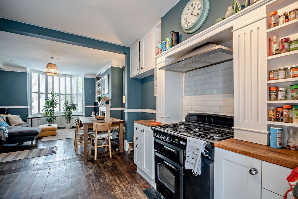 Property photo 2 of 23 8701645-Interior13-800