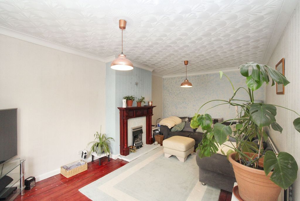Property photo 2 of 17