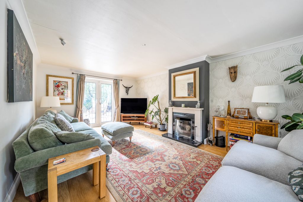 Property photo 2 of 16 Sitting Room