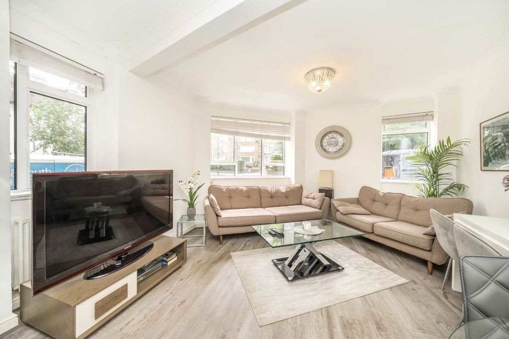 Property photo 2 of 8