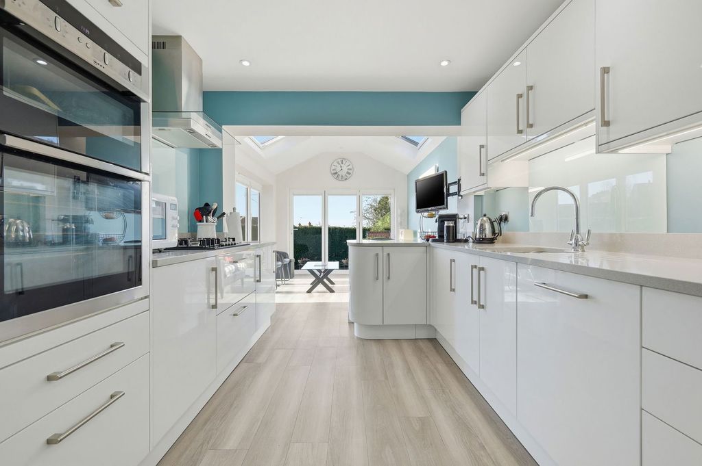 Property photo 2 of 34