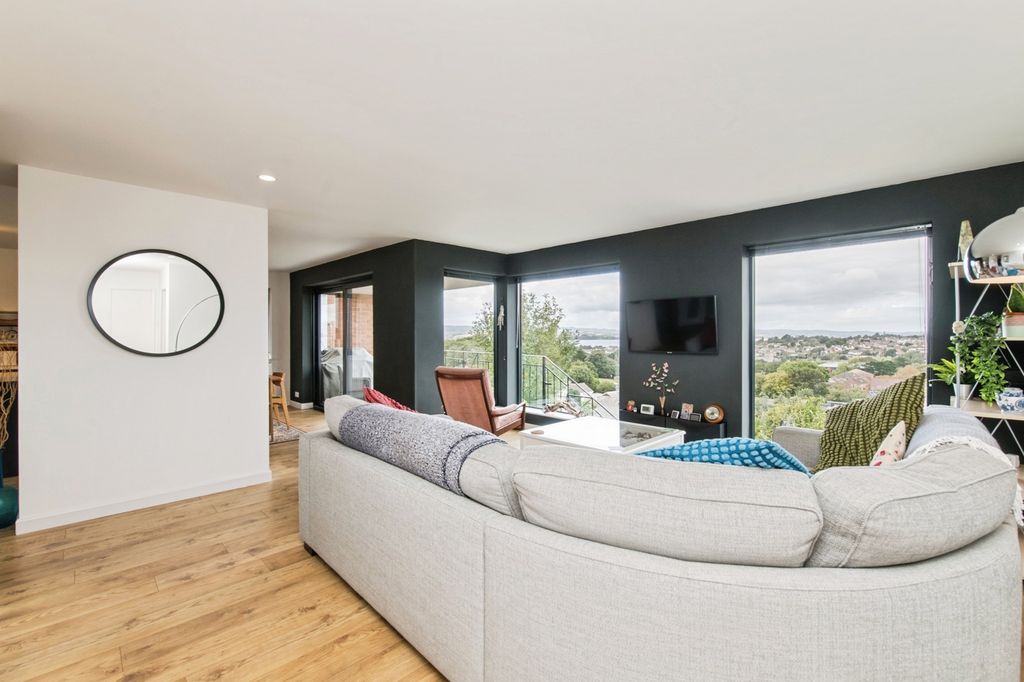 Property photo 3 of 17 Photo