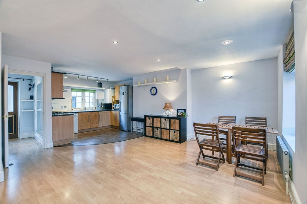 Property photo 2 of 9 4