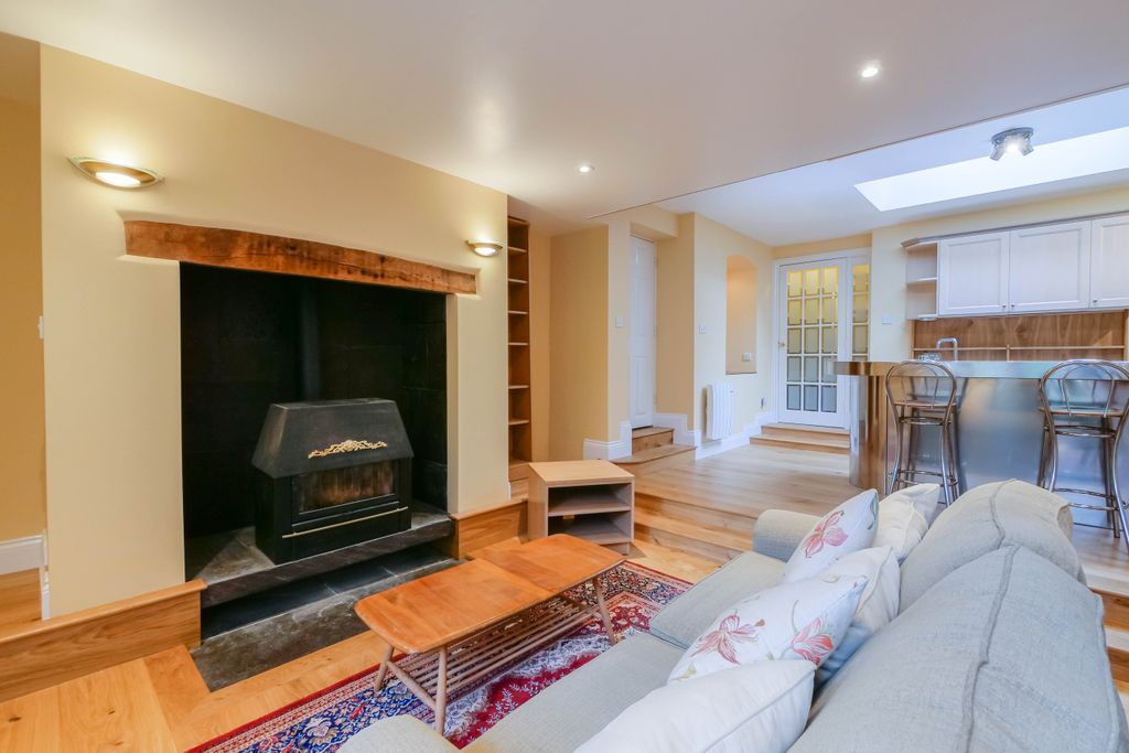 Property photo 3 of 23