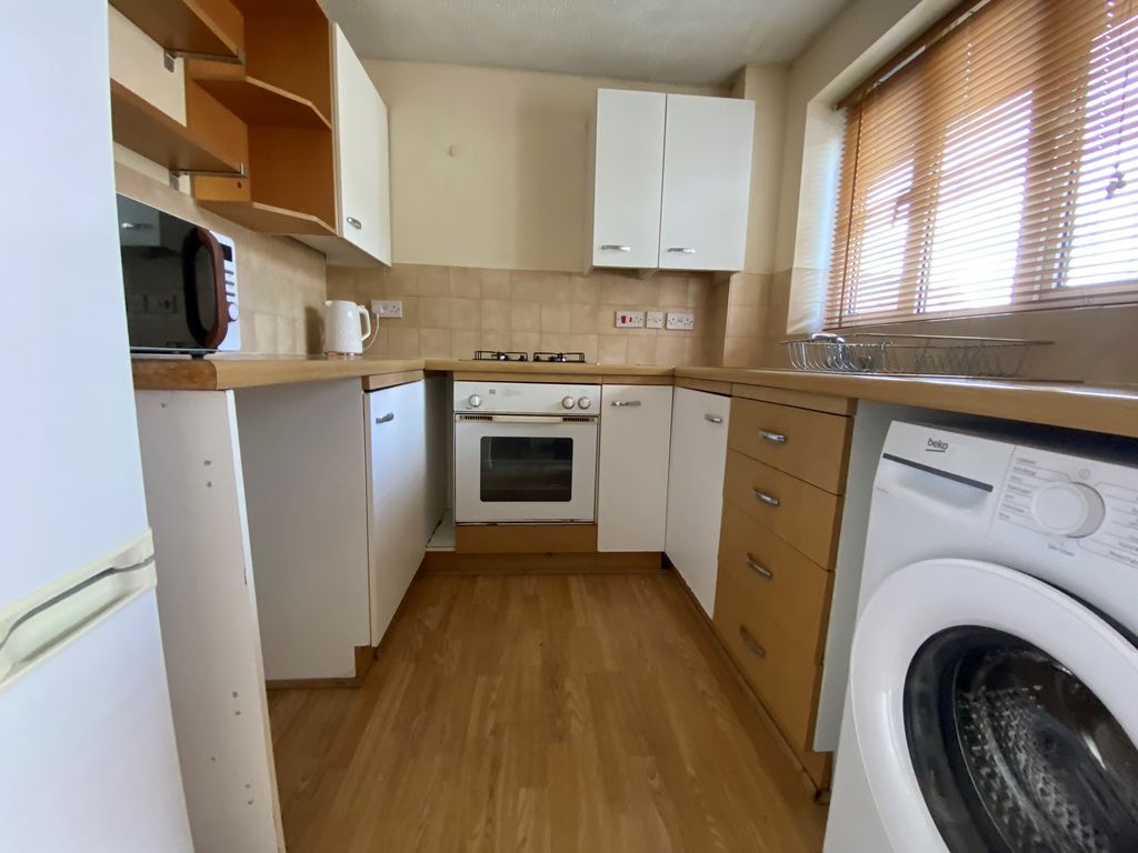 Property photo 2 of 11 Kitchen