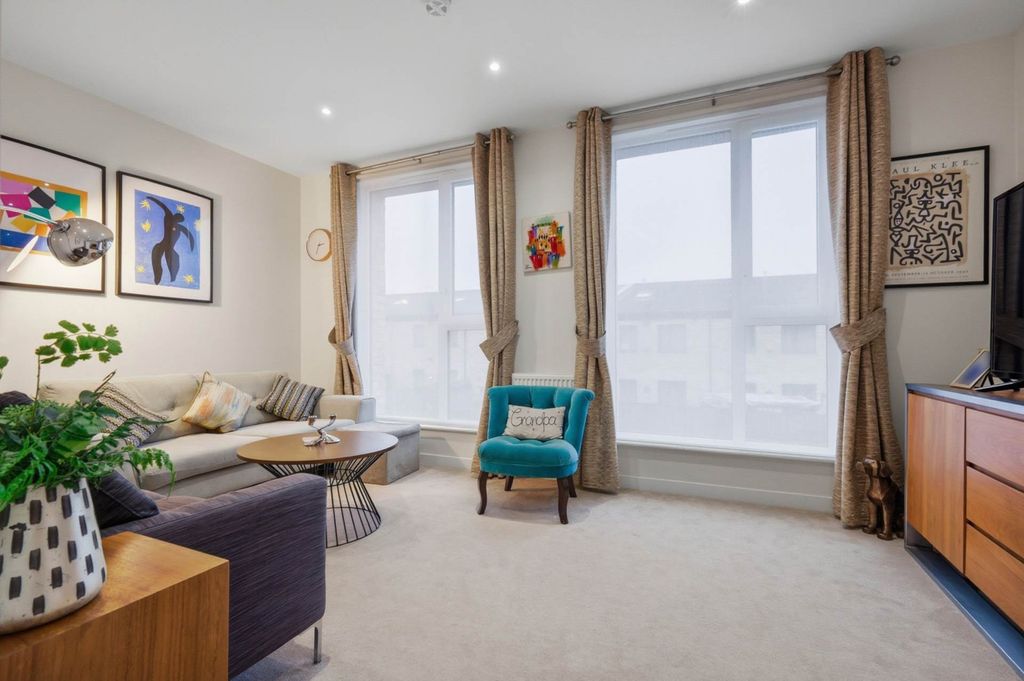 Property photo 3 of 23