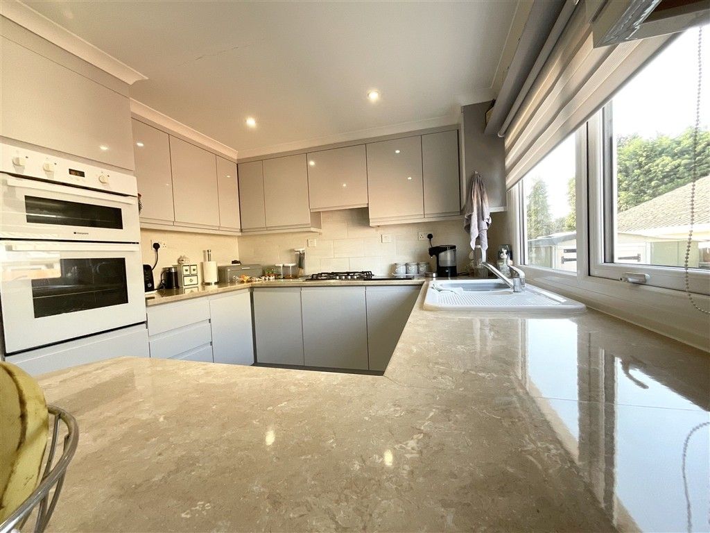 Property photo 2 of 8 Kitchen